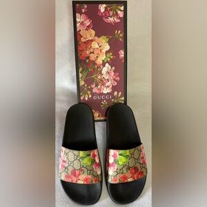 Gucci Women's Floral Slide Sandals - Black and Pink